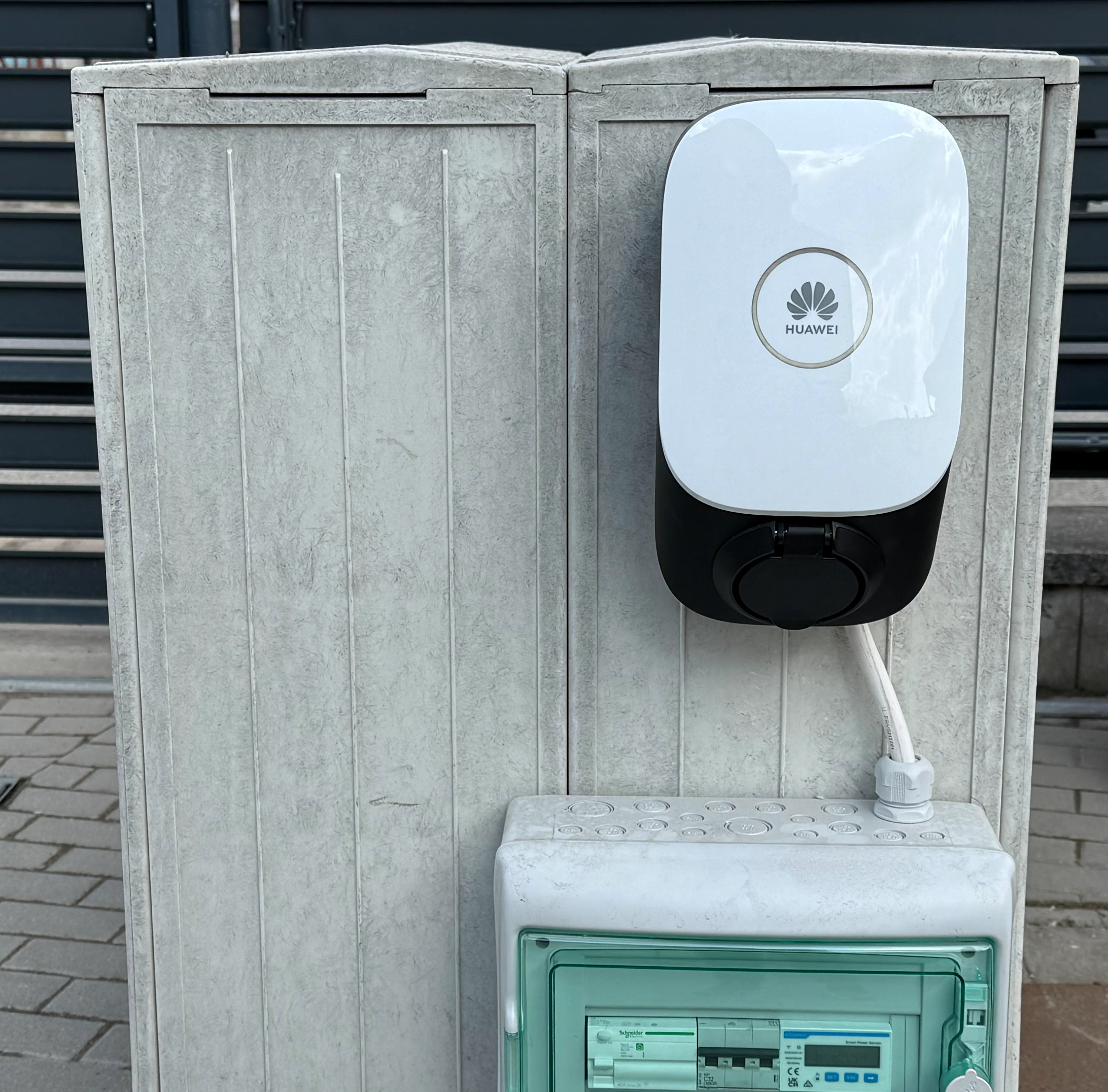 Napelem + EV töltő integráció: Hogyan építettünk Huawei Smart Charging rendszert?